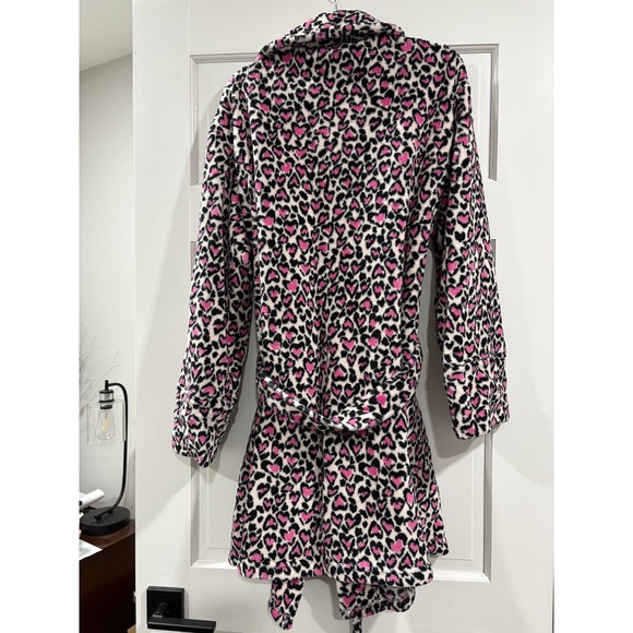 Victoria's Secret Cheetah Leopard Heart Print Fuzzy Plush Robe Size M/L - Picture 4 of 5